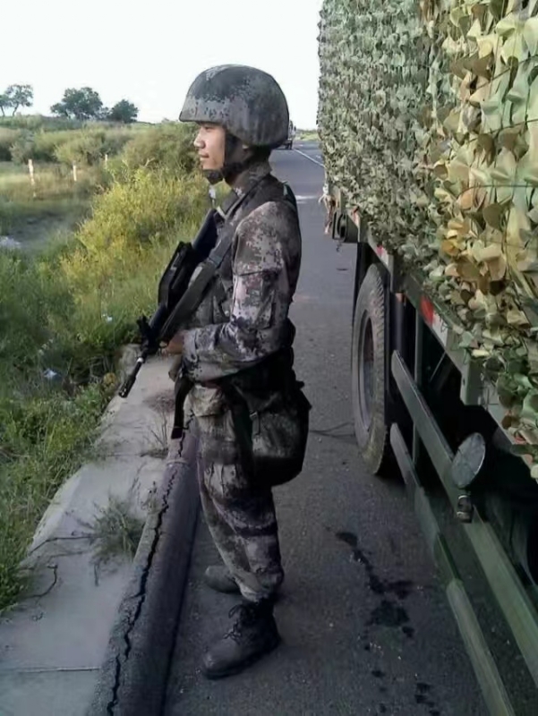 搬砖中的第一张照片--诏安交友网